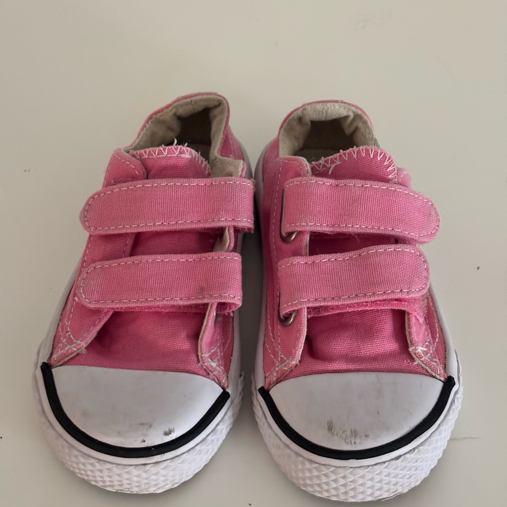 Airwalk Pink Sneakers with Velcro Straps and Rubber Sole